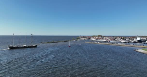 Büyük Yelkenli Gemi Urk Limanına Yanaşıyor Hollanda — Stok video