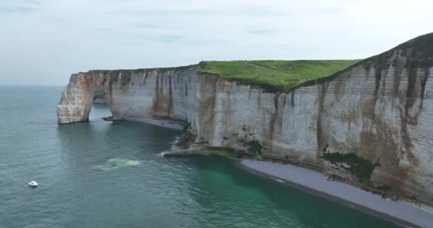 诺曼底 法国艾德瑞特的石崖空中无人驾驶飞机视图 — 图库视频影像