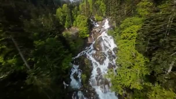 Sorvolando Una Cascata Acqua Selvatica Nei Pirenei Francia Vista Aerea — Video Stock