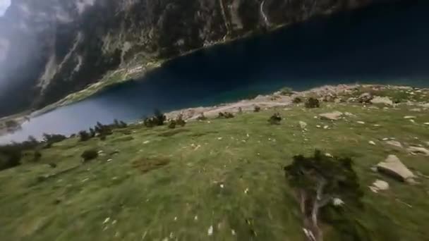 Fransa Nın Pireneler Şehrinde Lac Gaube Üzerinde Uçan Fpv Insansız — Stok video