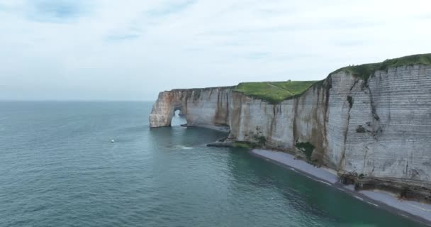 Vliegen Kliffen Van Normandië Frankrijk Luchtdrone Video — Stockvideo