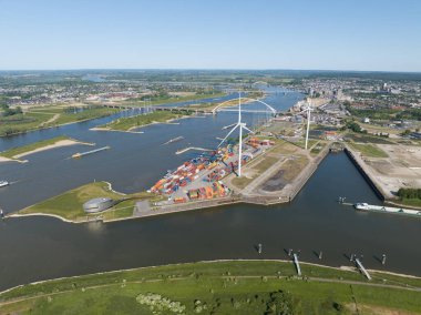 Nijmegen, 3 Haziran 2023, Hollanda. Hollanda 'nın Nijmegen kentindeki konteyner terminali..