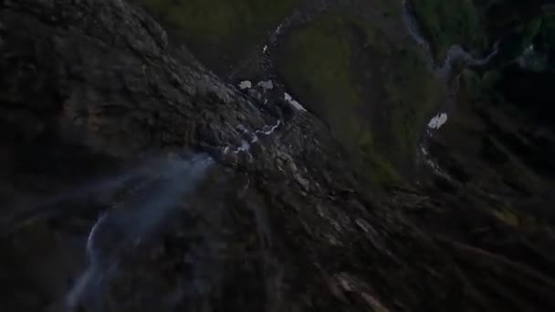 Fransa Avrupa Daki Gavarnie Sirki Nde Yüksek Bir Şelaleden Atlamak — Stok video