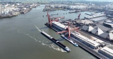 Rotterdam, 9 Haziran 2023, Hollanda. Avrupa Toplu Hizmetler, Depolama ve Ulaşım Şirketi. Hava aracı görünümü.