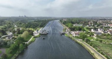 Pegasus Köprüsü, Fransa 'da 2. Dünya Savaşı simgesi. Hava aracı görünümü.