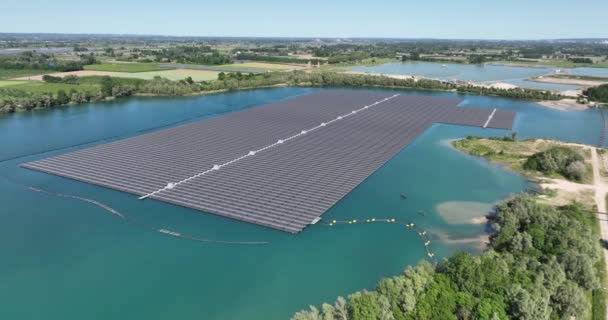 Stora Sklor Solpaneler Gård Vatten Skörda Energi Hållbar Materia Flygdrönare — Stockvideo