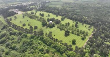 Normandiya, Fransa 'daki Amerikan 2. Dünya Savaşı mezarlığı. Yukarıdaki hava aracı görünümü.