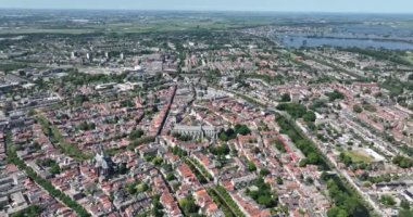 Hollanda 'nın Gouda şehrinin insansız hava aracı görüntüsü..