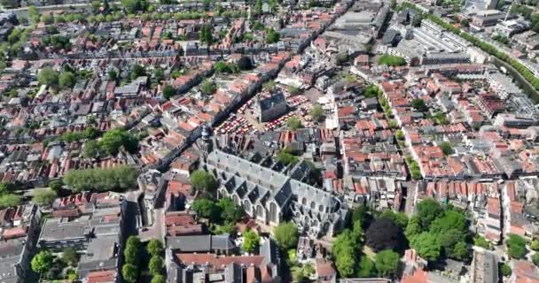 Gouda オランダのサウスホランド州の東に位置する都市である 空中ドローンビデオ — ストック動画