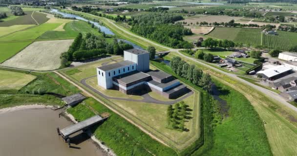 杜德瓦德核电厂 Nuclear Power Plant Dodewaard 是荷兰杜德瓦德市的一座前核电站 空中无人驾驶飞机照片 — 图库视频影像