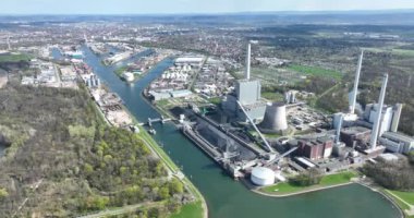 Almanya 'daki limandaki Karlsruhe santralinin insansız hava aracı videosu..