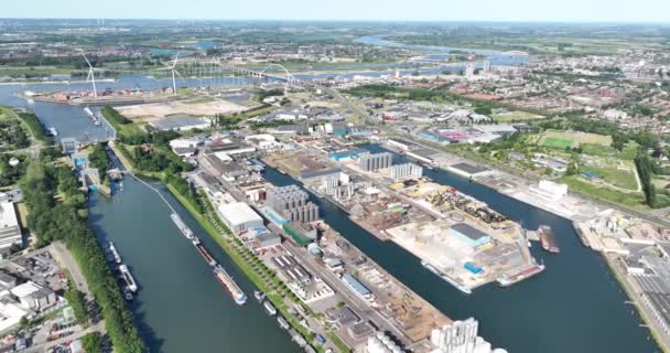 Jeden Największych Portów Śródlądowych Holandii Port Nijmegen Jest Węzłem Logistycznym — Wideo stockowe