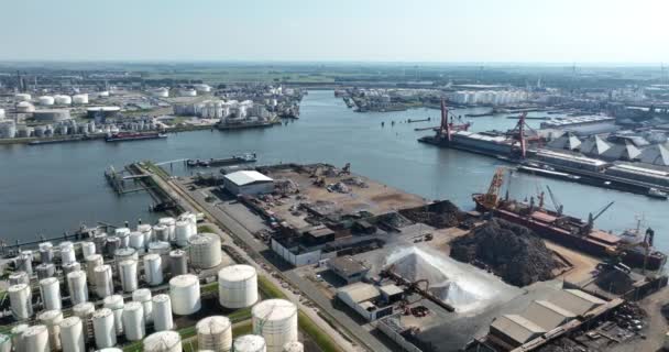 Rotterdam Haziran 2023 Hollanda Rotterdam Büyük Sanayi Limanının Üzerinde Uçuyor — Stok video
