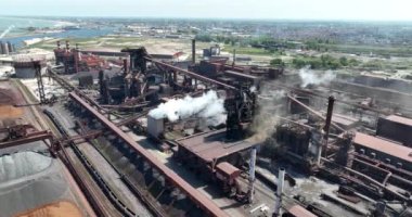 Metal patlama fırını, ağır sanayi, hava aracı görüntüsü. Dunkirk, Fransa.