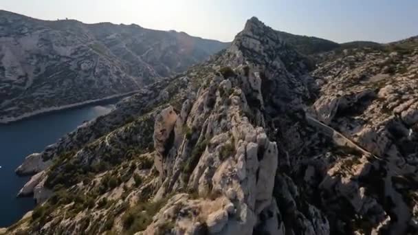 Fpv Mountain Surfing Calanque Cliffs Ocean Marseille France — Stock Video
