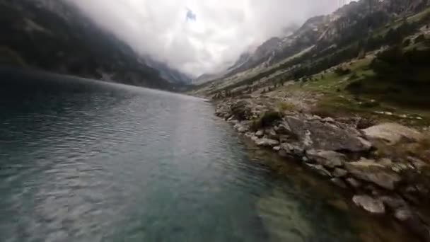 Drone Aérien Fpv Vidéo Lac Montagne Des Sommets Enneigés France — Video