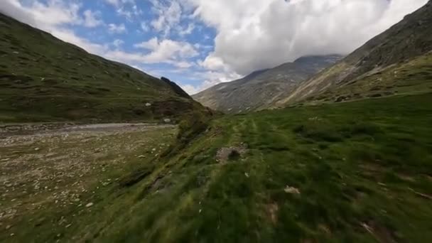 Vidéo Aérienne Drone Fpv Cirque Troumouse Dans Les Pyrénées — Video