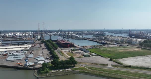 Roterdão Junho 2023 Países Baixos Vídeo Drone Aéreo Porto Petroquímico — Vídeo de Stock
