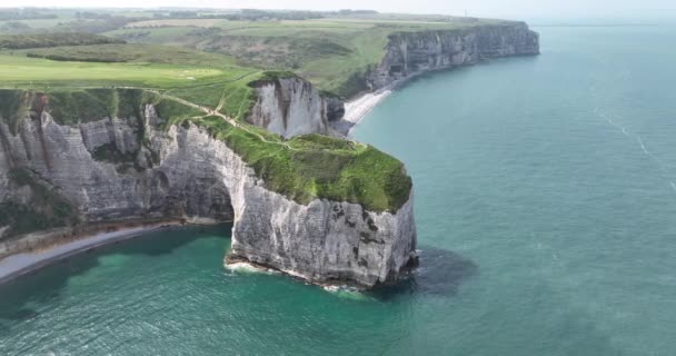Воздушный Дрон Видео Большой Скалы Etretat Нормандии Франция — стоковое видео