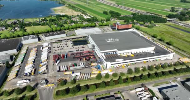 2023年6月14日 オランダのウールデン ウェアデンのジャンボスーパーマーケット流通センター 空中ドローンビュー — ストック動画