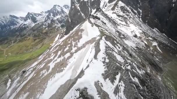 Video Drones Aéreos Alta Velocidad Vuelo Cumbre Tourmalet Paisaje Montaña — Vídeos de Stock