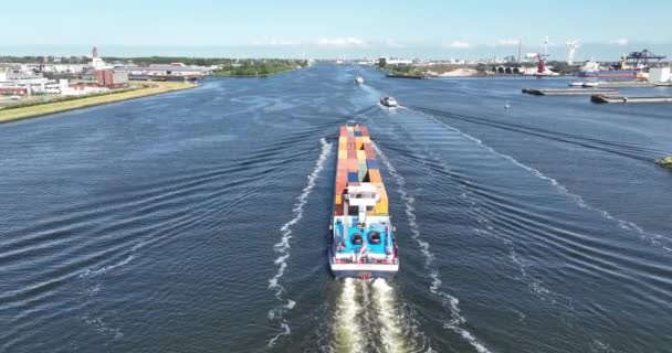 Amsterdam Den Juni 2023 Nederländerna Flygdrönare Video Följande Inlandscontainerfartyg Som — Stockvideo