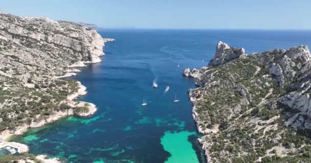 Aerial Drone Video Ofviews Calanque Εθνικό Πάρκο Και Μικρά Σκάφη — Αρχείο Βίντεο