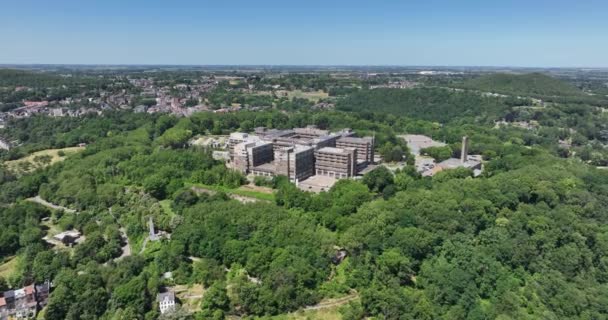 Drohnenvideo Des Krankenhauses Der Zitadelle Von Luik Auf Dem Hügel — Stockvideo