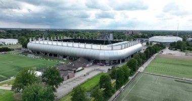 Almelo, 19 Temmuz, 2023, Hollanda. Erve Asito (eski adıyla Polman Stadyumu), Almelo 'nun en üst düzey futbol ligi olan Heracles Almelo' nun stadyumudur. Yapay çimlerde oynanıyor. Hava aracı