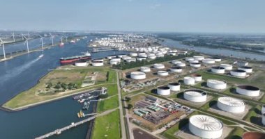 Rotterdam limanında Calandkanaal, Caland kanalı, hava aracı görüntüsü.