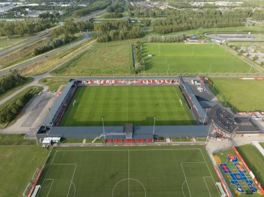 Almere, 16 Temmuz, Hollanda 'da. Almere City FC 'nin ana üssü Yanmar Stadyumu' nun hava aracı görüntüsü..