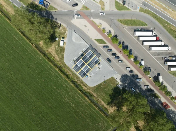 Laddningsstation Laddningsstation För Elbilar Längs Motorvägen Flygdrönare — Stockfoto