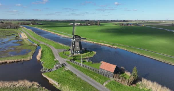 Історичний Вітряк Біля Річки Називається Нідерландах Повітряний Вигляд Безпілотника — стокове відео