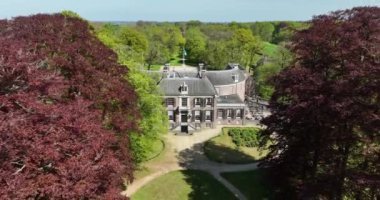 Kasteel Groeneveld, Baarn, Hollanda 'da. Taşra şatosu. Hava aracı görünümü.