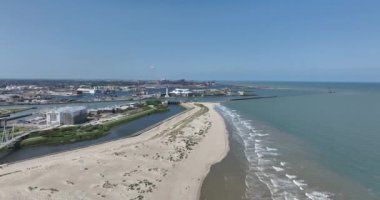 Dunkirk, Hauts deFrance, Fransa İnsansız Hava Aracı Fransa 'nın kıyı şeridi boyunca Dunkirk' ü gösteriyor..
