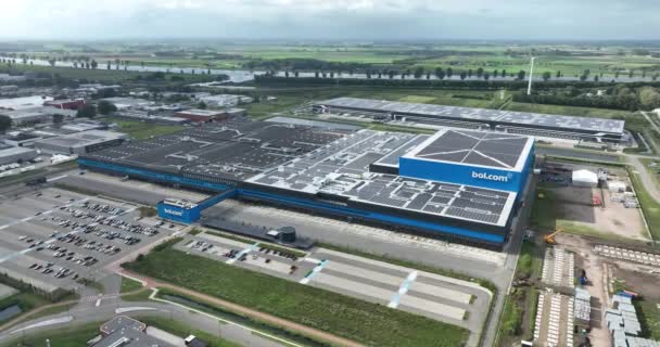 瓦勒维克 2023年8月4日 宝洁公司是一家规模庞大的商务网上购物中心 空中无人驾驶飞机视图 — 图库视频影像