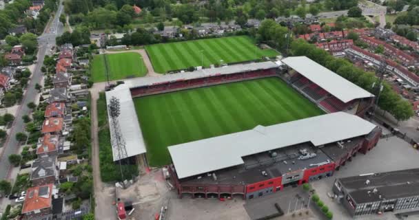 德文特2023年7月19日荷兰无人驾驶飞机俯瞰Adelaarshorst Dutch Eredivisie足球场 — 图库视频影像
