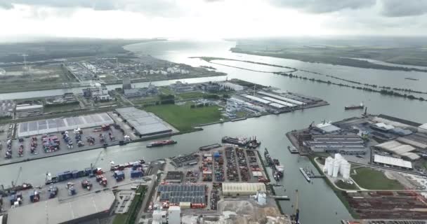 Moerdijk工业港口的空中景观 荷兰第四大港口 空中无人驾驶飞机视图 — 图库视频影像