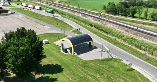 Вуденберг Липня 2023 Нідерланди Швидка Зарядка Електромобілів Станції Вздовж Шосе — стокове відео