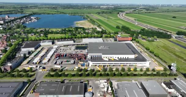 伍尔登2023年6月14日荷兰伍尔登Jumbo超市配送中心的空中无人机图像 卡车后勤中心 — 图库视频影像