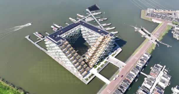 Amsterdam Mei 2023 Nederland Het Woonappartementencomplex Sluishuis Aan Het Water — Stockvideo