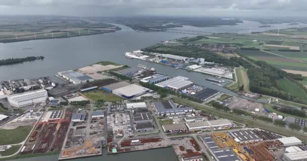 Moerdijk Ağustos 2023 Hollanda Moerdijk Sanayi Limanının Dramatik Hava Aracı — Stok video