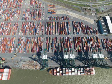 Antwerpen, 12 Ağustos 2023, Belçika. Noordzee Terminalinin hava aracı görüntüsü.