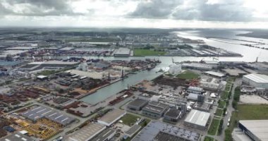 Moerdijk, 3 Ağustos 2023, Hollanda. Moerdijk Limanı, hava aracı genel görünümü.