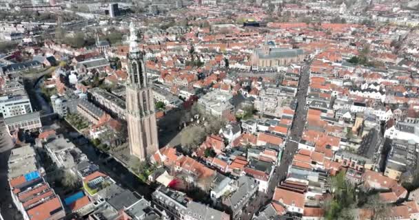 从空中俯瞰美国福特郡的Onze Lieve Vrouwetoren号 城市的教堂塔 — 图库视频影像