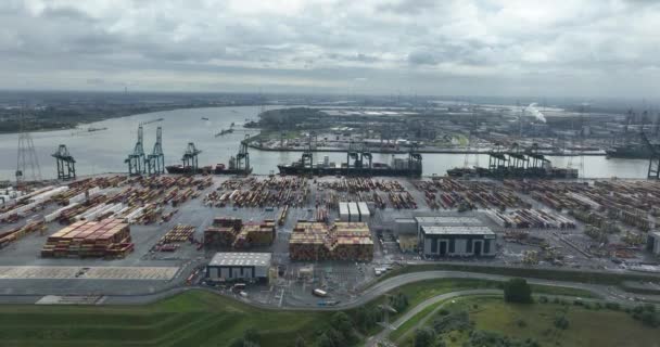 比利时安特卫普港集装箱码头 空中无人驾驶飞机概览 — 图库视频影像