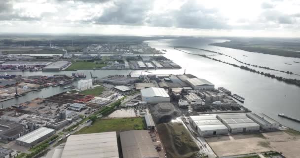 Moerdijk 2023年8月3日 Moerdijk港 荷兰的一个大港口 空中无人驾驶飞机视图 — 图库视频影像