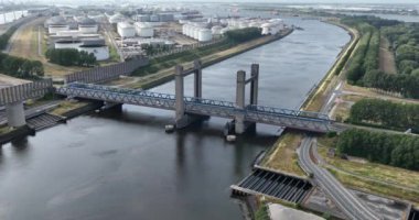 Calandbrug 'un hava aracı görüntüsü, Caland Köprüsü Rotterdam, Teh Hollanda Limanı.