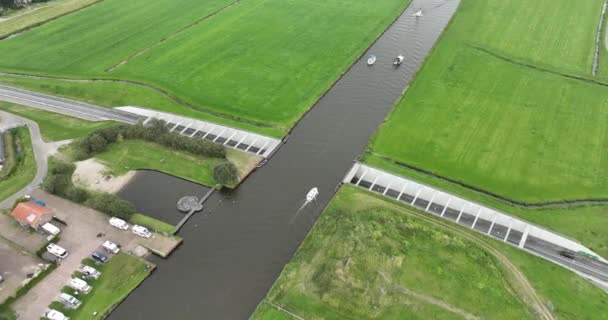 Вид Сверху Вниз Инфраструктуру Аквадука Фрисландии Нидерланды Дорога Водой — стоковое видео