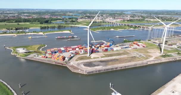 Vnitrozemská Lodní Logistika Kontejnerovém Přístavu Nijmegen Nizozemsko Zobrazení Leteckých Dronů — Stock video